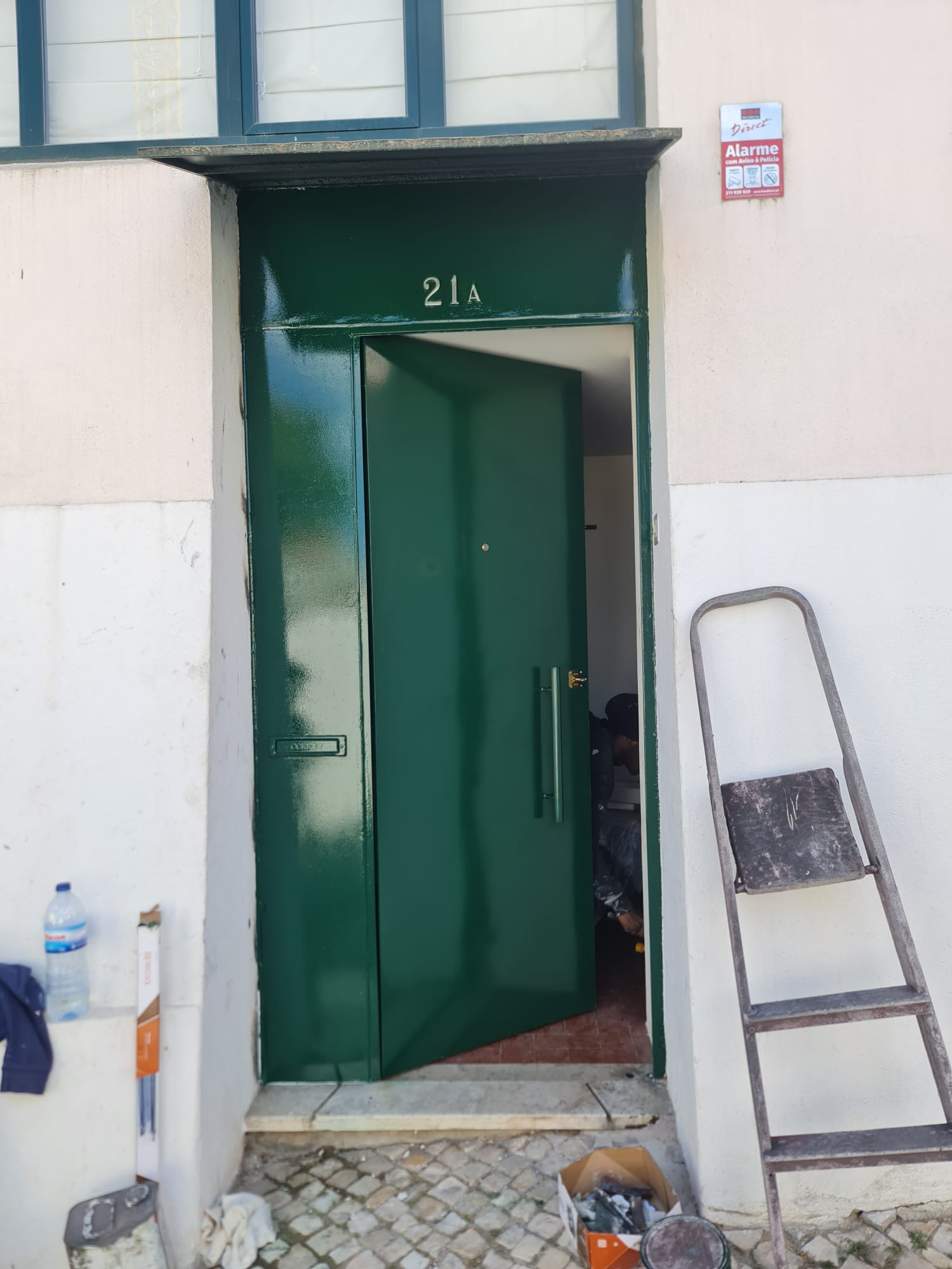 Portão metálico